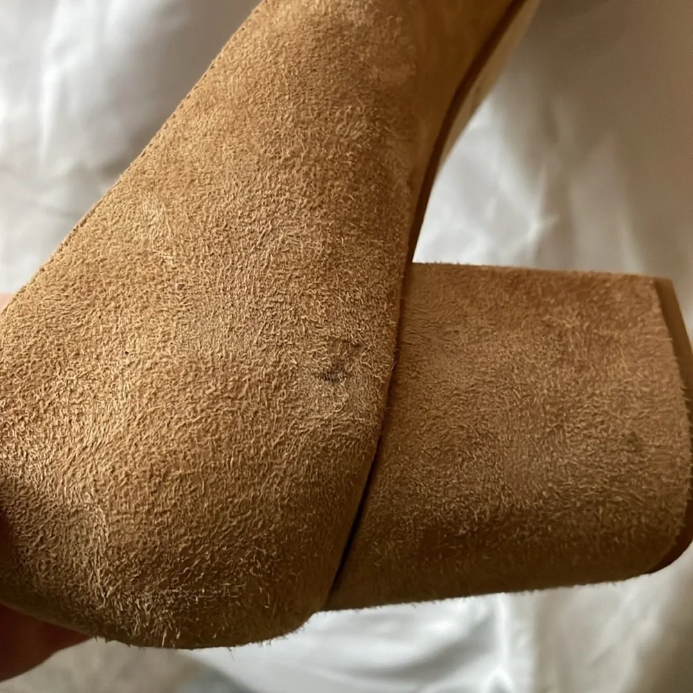 Kate Spade New York Lorin Beige Suede Leather Pump Shoe Gold Bow size 8.5